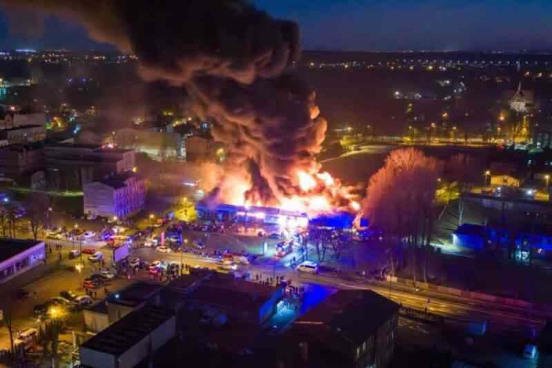 Pożar chińskiego gigamarketu w Rudzie Śląskiej. Oto co udało się do tej pory ustalić służbom