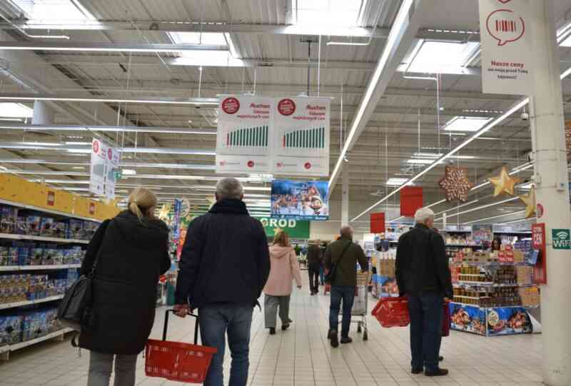 Auchan rusza z hiperdyskontem, to wyzwanie dla Biedronki. Niskie ceny i hurtowe rabaty