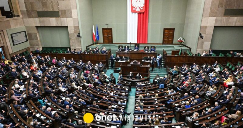 Najnowszy sondaż partyjny. Koalicja Obywatelska ma powody do zmartwień 