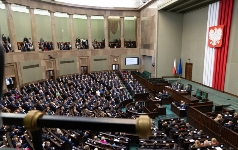 SONDAŻ. Prawo i Sprawiedliwość z największym poparciem!