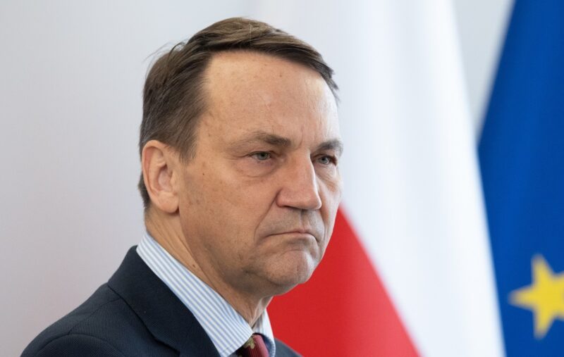 Tak się go boją? Sikorski straszy Nawrockim.”Ma obalić rząd”
