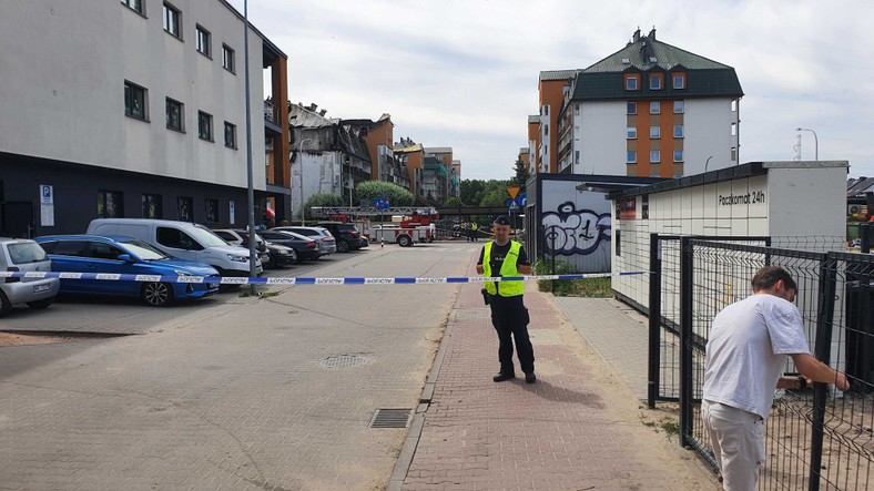 Tragiczny pożar w Ząbkach. „Modliliśmy się przed blokiem. Wiatr wiał w naszą stronę”