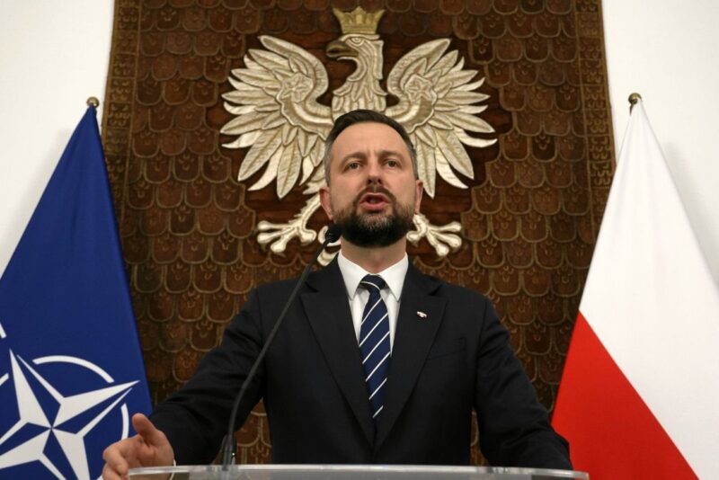 Tajemniczy obiekt rozbił się na polu. MON przekazał pierwsze ustalenia