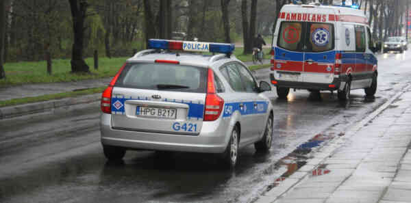 15-latka potrącona na drodze Radomice–Ośmiałowo. Nastolatka w ciężkim stanie trafiła do szpitala