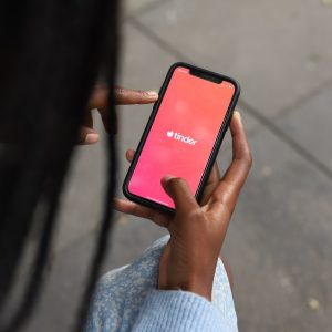 Tinder testuje Chemistry. To funkcja, która  znajdzie nam ideał na podstawie zdjęć z galerii telefonu