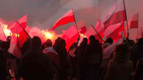 Władza próbuje ucywilizować obchody 11.11. To wolno, tego nie, za to mandat