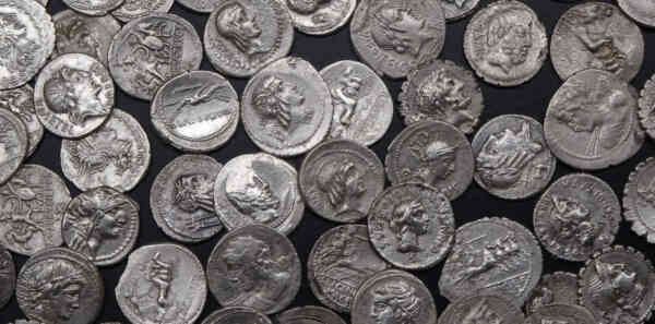 Historyczny skarb odkryty w Lubuskiem. Monety sprzed wieków ukryte w lesie