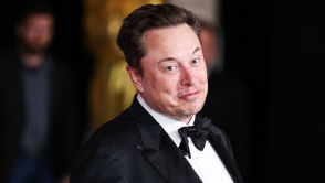 Koniec koszmarnego parkowania Ten bagażnik rowerowy na hak „pika” przy cofaniu