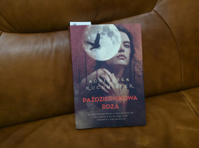 Magiczne miejsce, magiczne czasy, magiczna książka – recenzja „Październikowej rdzy” Agnieszki Kuchmister