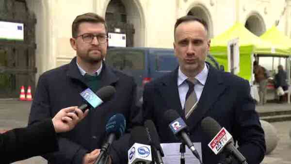 Masowe omdlenia na szkolnym apelu. Ewakuowano prawie 200 osób