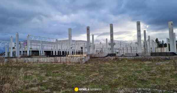 Niedokończona galeria na Podhalu na sprzedaż. W tle toczy się spór o pieniądze