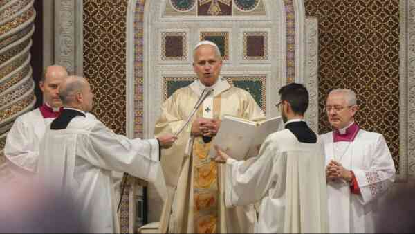 Papież na mszy w „matce wszystkich kościołów”. „Kopmy głęboko, wolni od kryteriów świata”