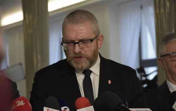 PE przegłosował uchylenie immunitetu Grzegorza Brauna